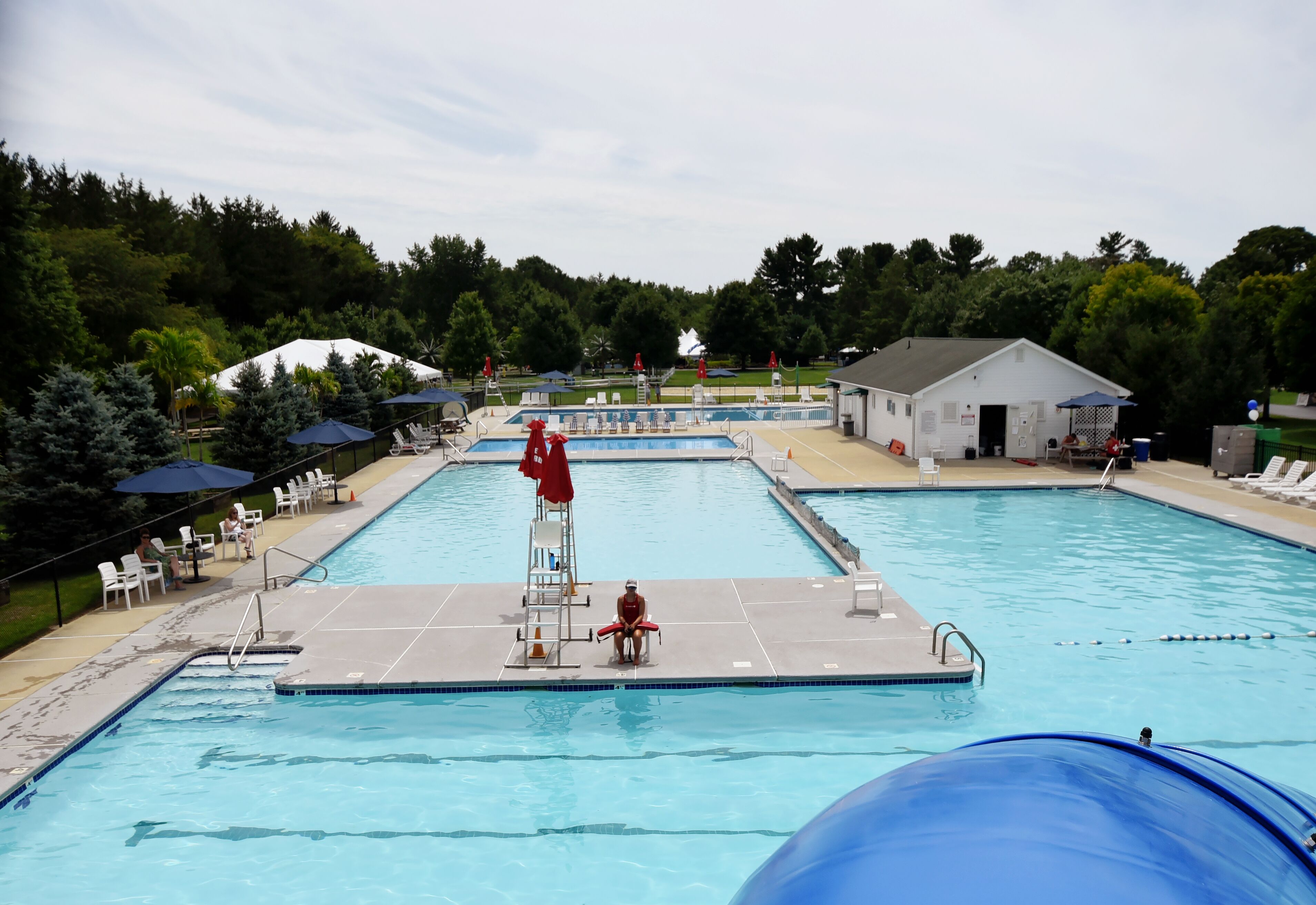 Amenities Lakefront Pool Complex