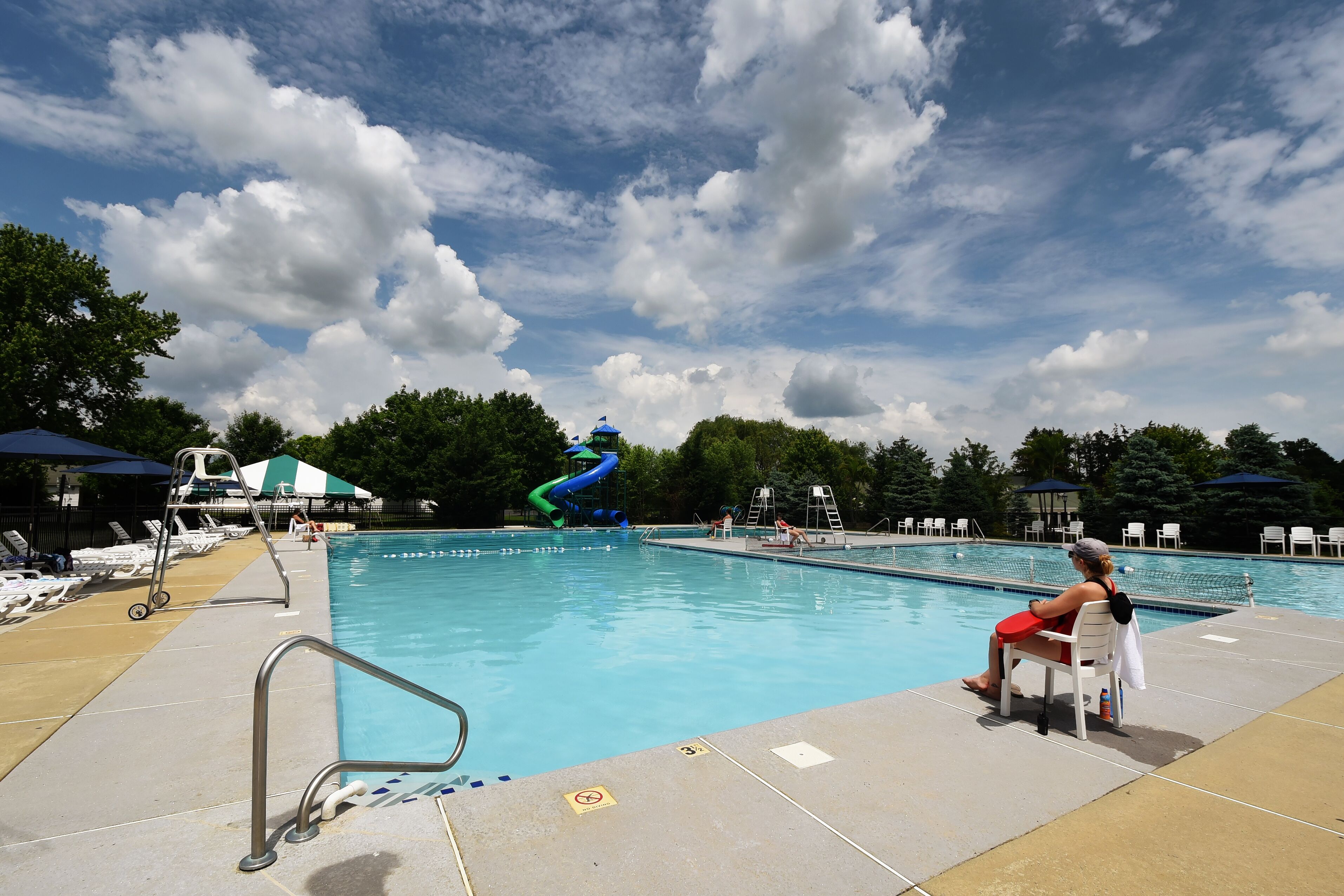 Amenities Lakefront Pool Complex 2