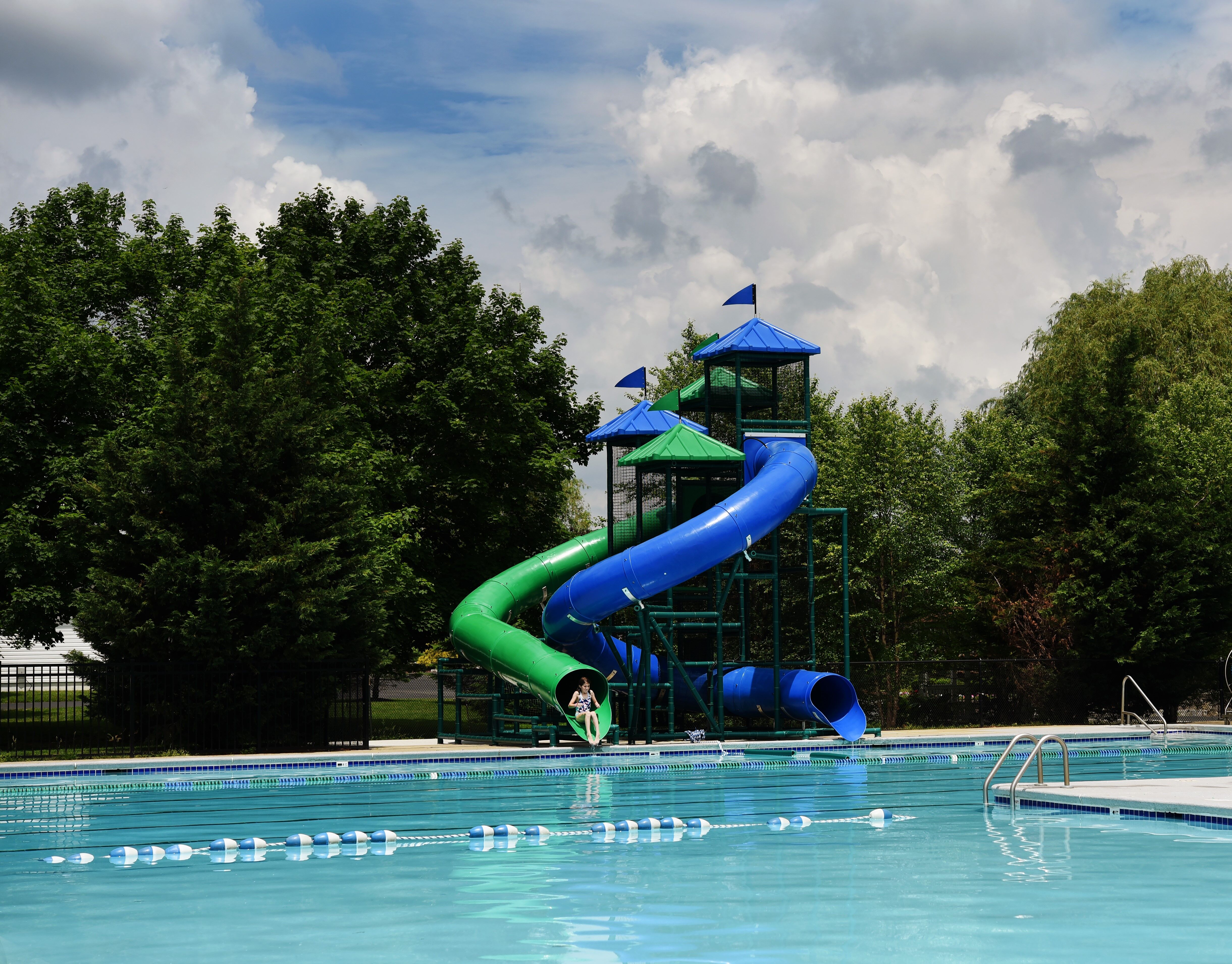 Amenities Lakefront Pool Complex 3